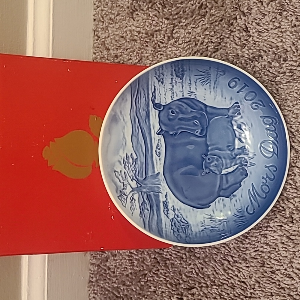 Bing & Grondahl Mother's Day Plate Hippo With Young